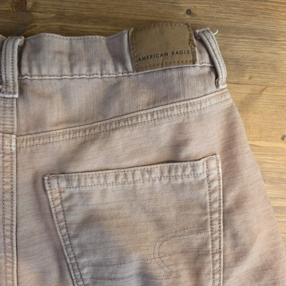 American Eagle Highest Rise Mom Distressed Brown Shorts Size 4‎